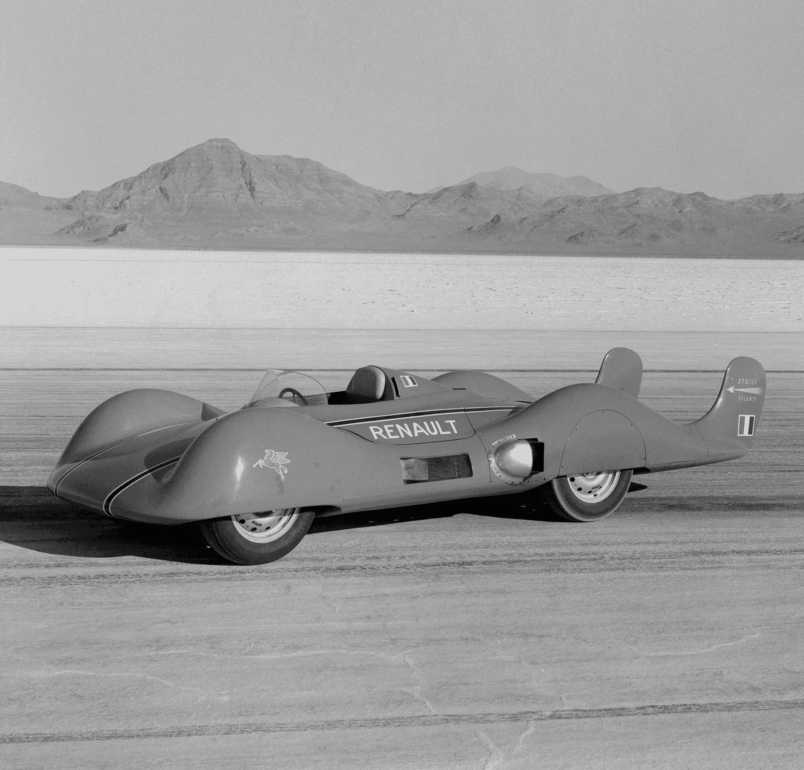 A contemporary image of the Renault Etoile Filante