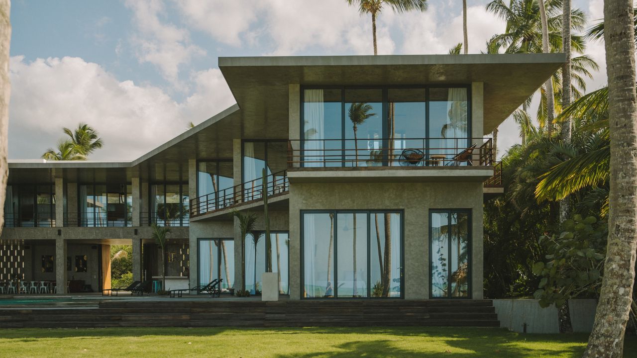 Casa Rosabaya, a concrete beachside home by Arkina