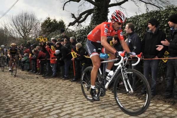 Fabian Cancellara makes his move on the Molenberg.
