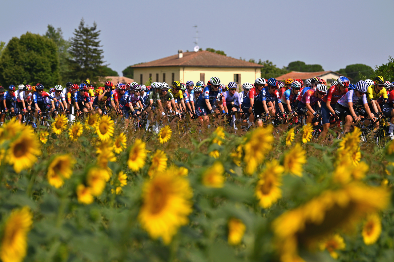 Stunning views on stage 4 of the Giro d'Italia Women