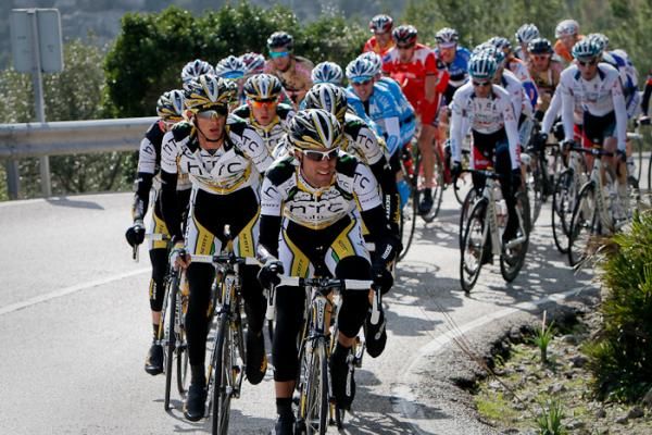 As the kms pass, the HTC-Columbia team is seen continuing to thin out the peloton.