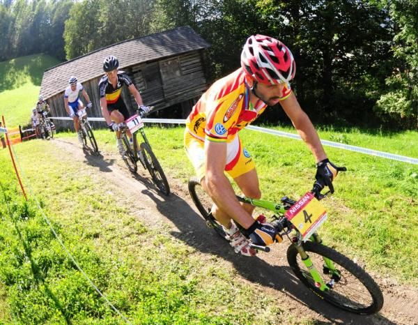 Jose Antonio Hermida Ramos (Multivan) riding in top five on the first lap
