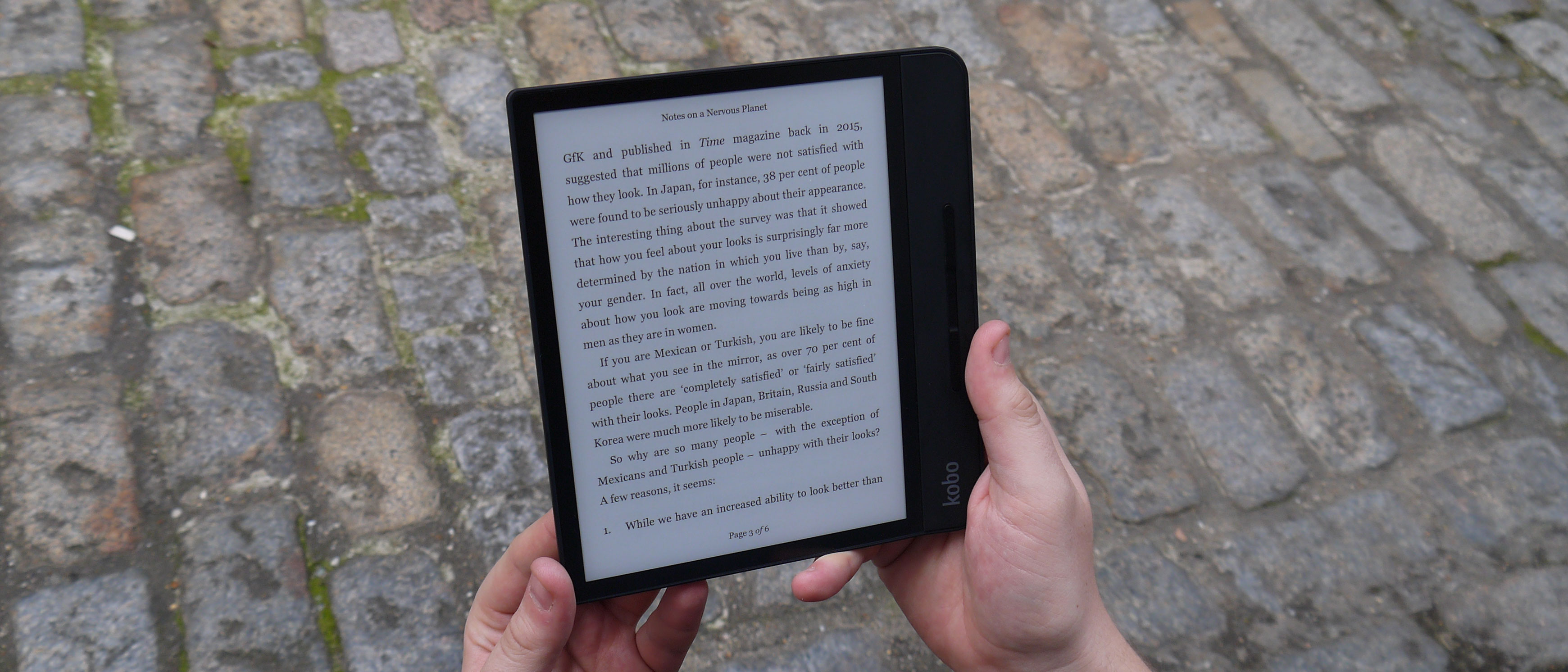 Kindle Oasis vs Kobo Forma Comparison Review 