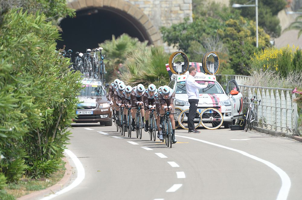 AG2R La Mondiale emerge from the tunnel