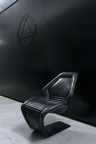 The lobby features a custom ‘Tokyo’ chair by Tino Schaedler