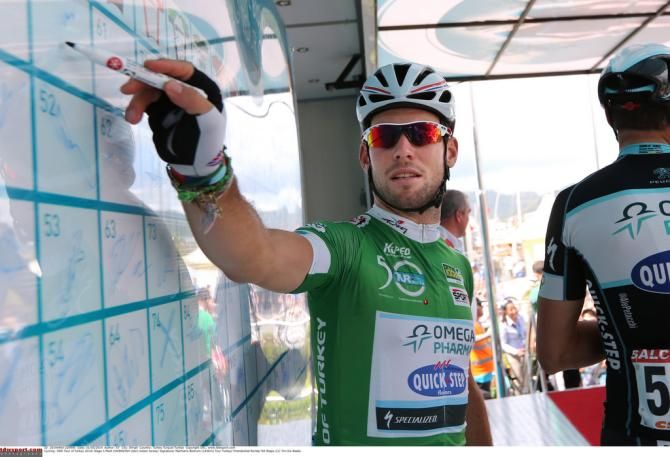 Mark Cavendish signing on