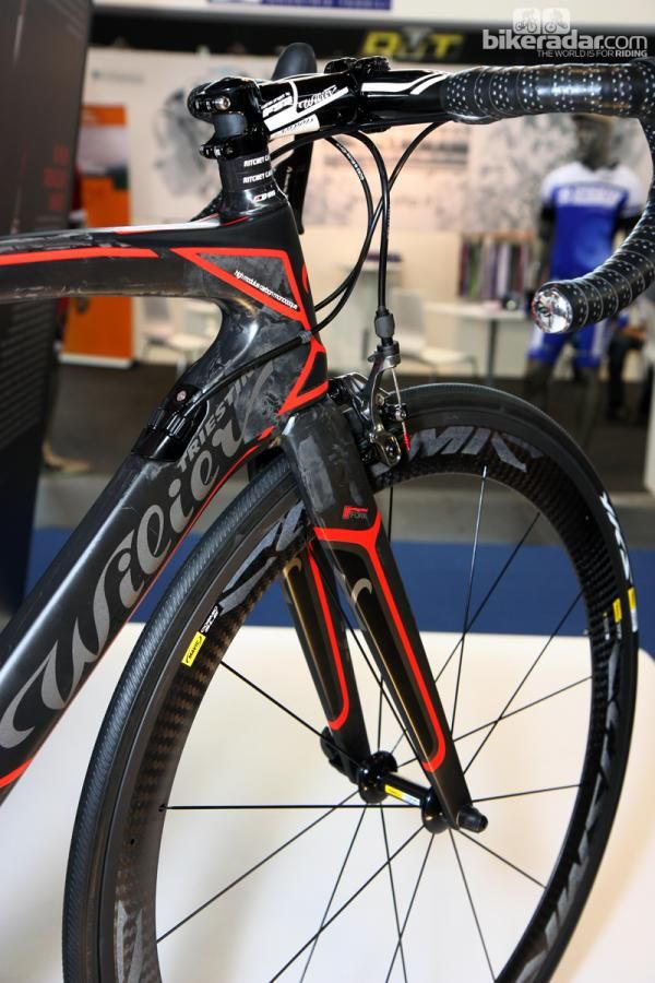 Wilier Triestina has given the new Cento 1 SR a tapered head tube, a burly new all-carbon fork, and slick internal derailleur cable routing.