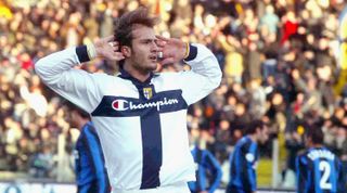 PARMA, ITALY - FEBRUARY 6: Alberto Gilardino of Parma celebrates scoring against Inter Milan during the Serie A match between Parma and Inter Milan at the Stadio Ennio Tardini on February 6, 2005 in Parma, Italy. (Photo by New Press/Getty Images)