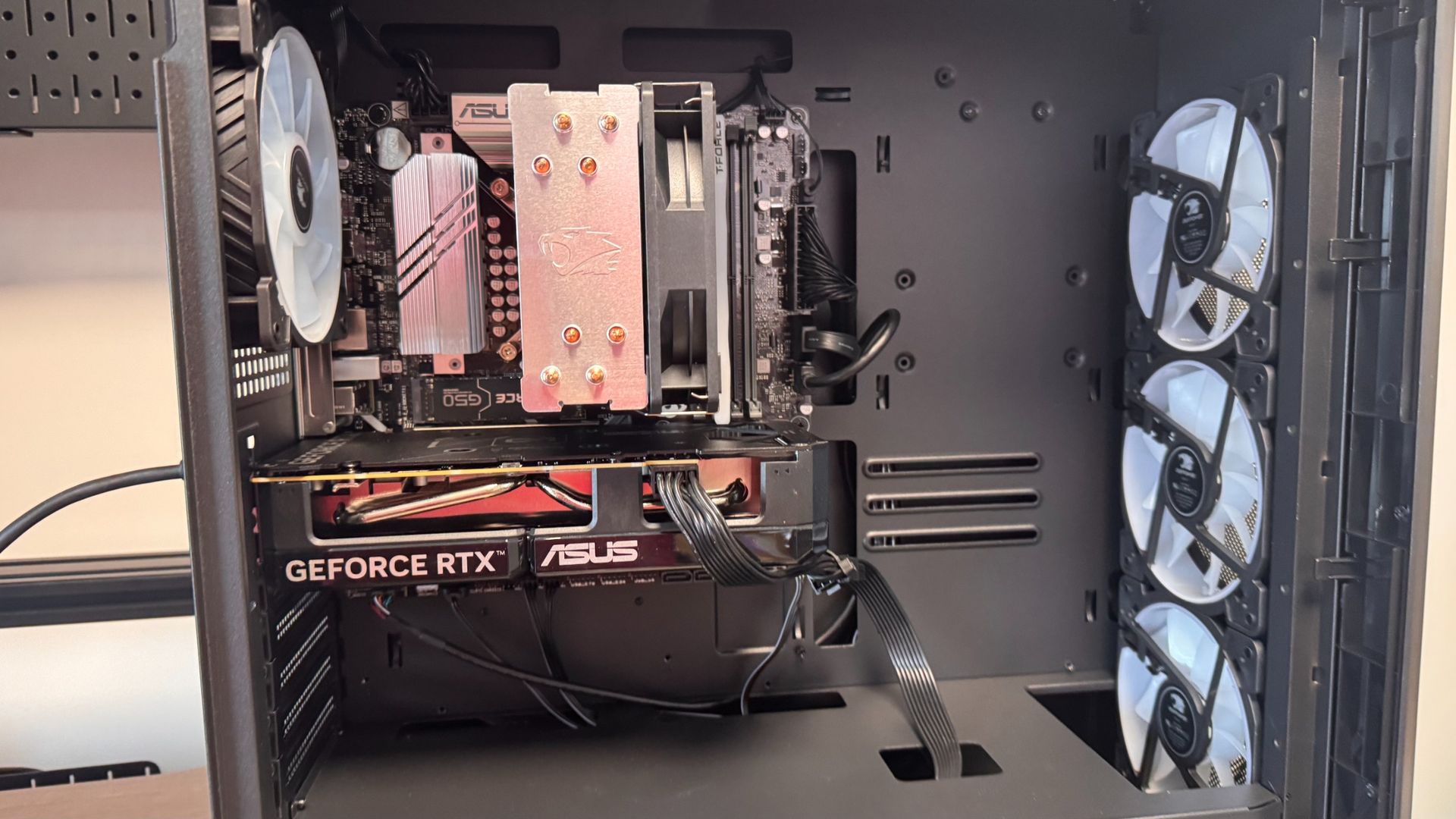 iBuyPower RDY Scale B06 gaming pc on a wooden desk