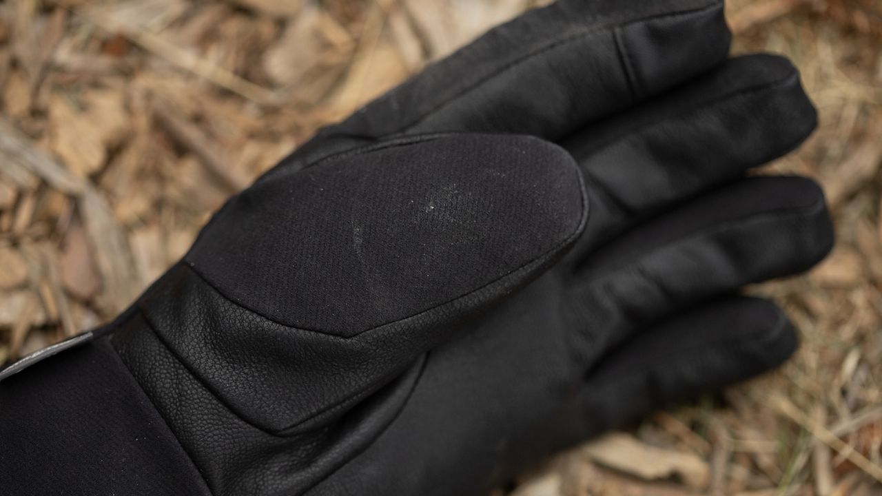 Eddie Bauer Guide Pro Lite Smart Heated Gloves nose wipe