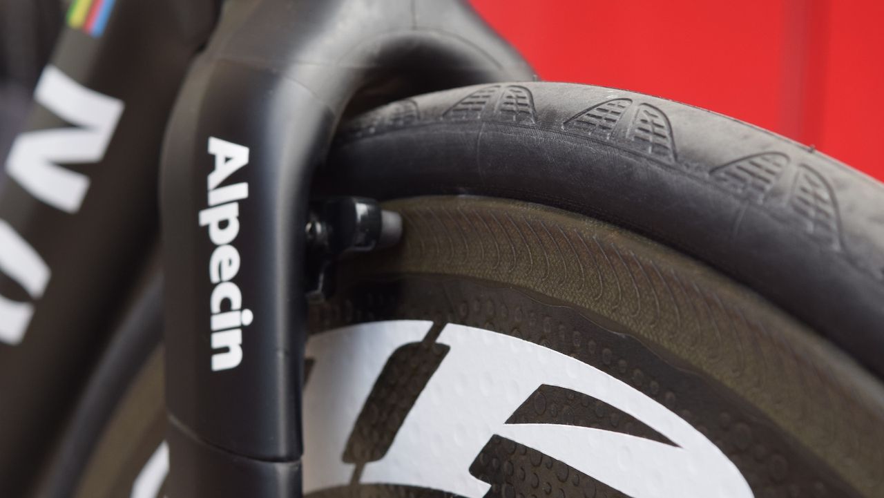 The front brake is hidden by an aero cover, whilst the rear sits beneath the botto bracket
