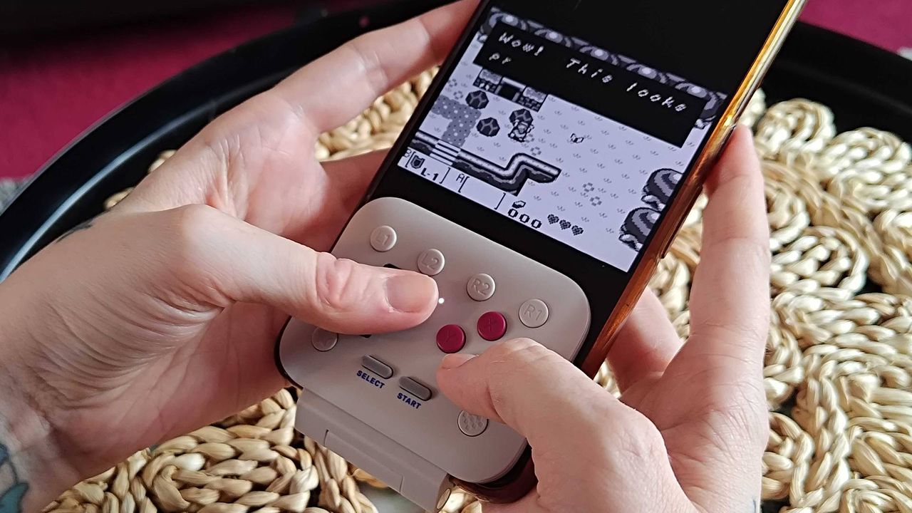 Hands using 8Bitdo FlipPad to play Zelda: Link's Awakening.