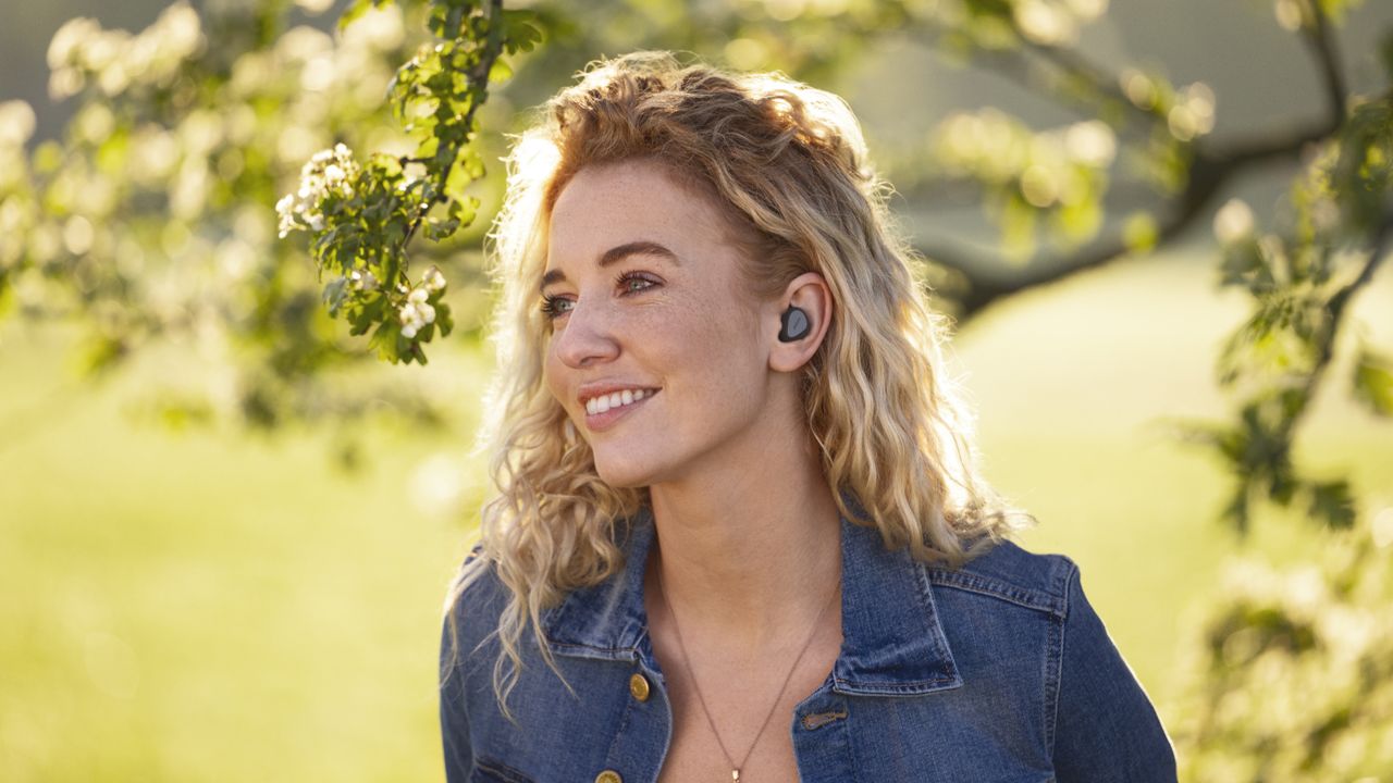 Jabra launches affordable Elite 4