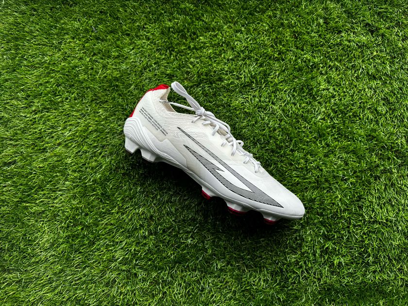 Sokito Scudetta football boots reviewed. The boots are placed on a piece of turf ahead of being reviewed. 