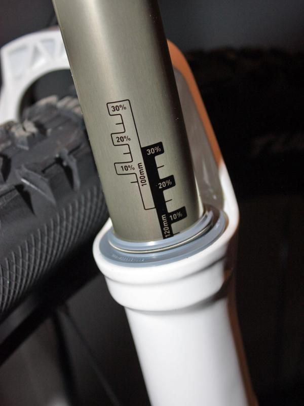 Sag gradients are permanently marked on to the upper tubes.