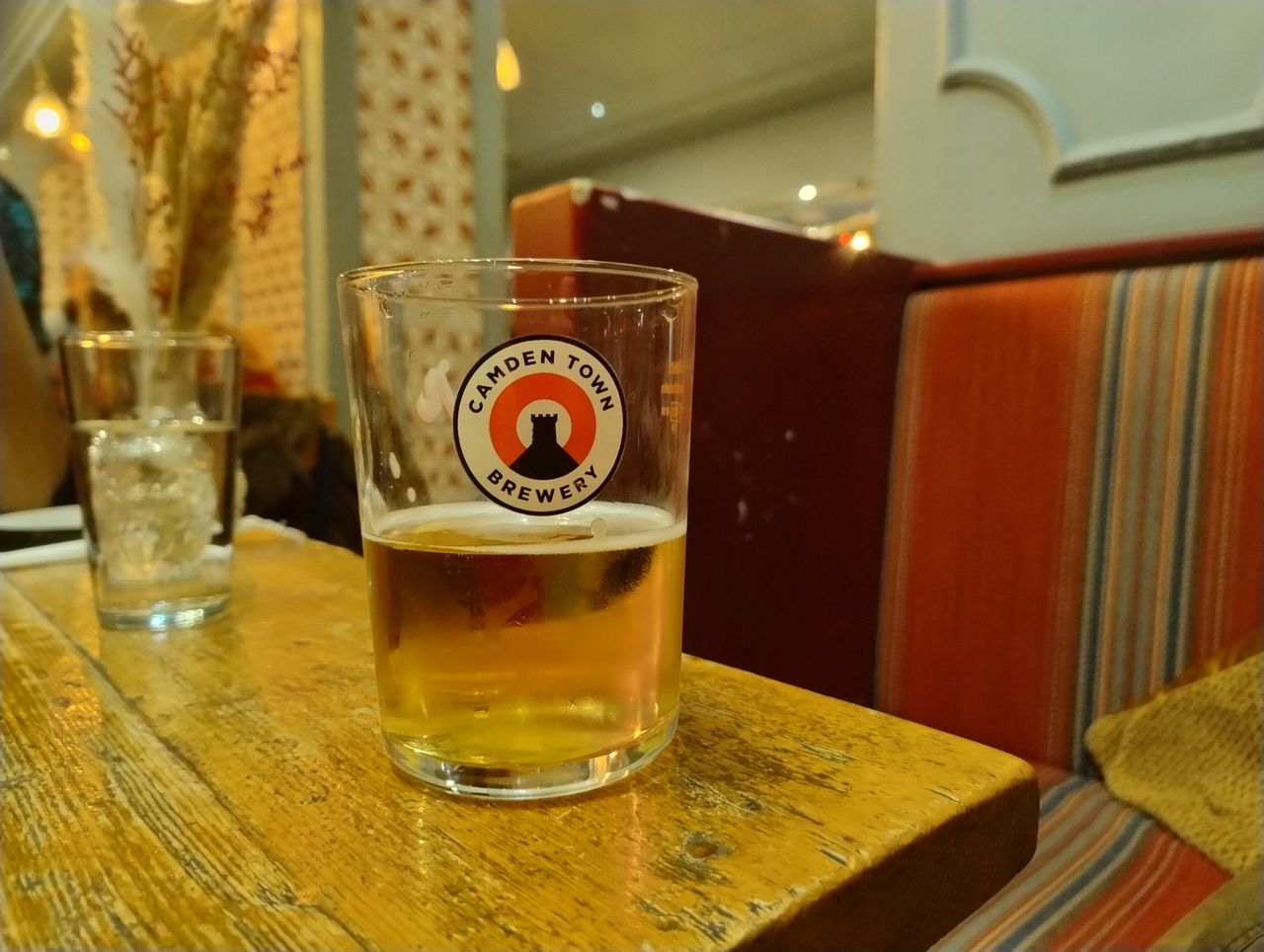 A pint captured on the Moto G84