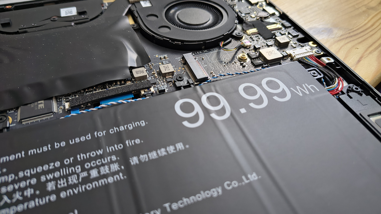 Geekom GeekBook X16 Pro