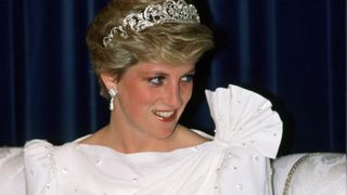 BAHRAIN - NOVEMBER 16: Diana, Princess of Wales wearing the Spencer Tiara and a dress designed by the Emanuels at a State Banquet in Bahrain