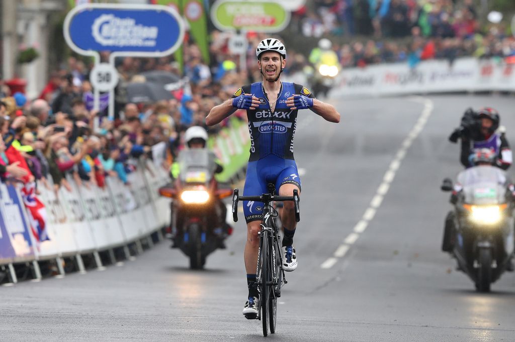 Julien Vermote (Etixx-QuickStep) points to the sponsors on his jersey