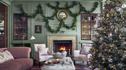 Christmas wall decor to accompany 'When should I put my Christmas tree up?'