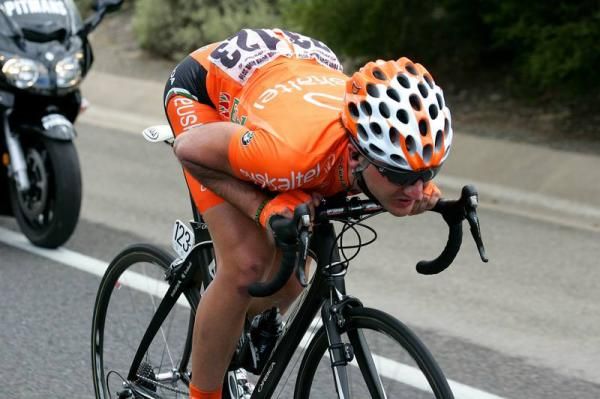 Gorka Izagirre (Euskaltel-Euskadi) went for an early break, but was quickly wrapped up.