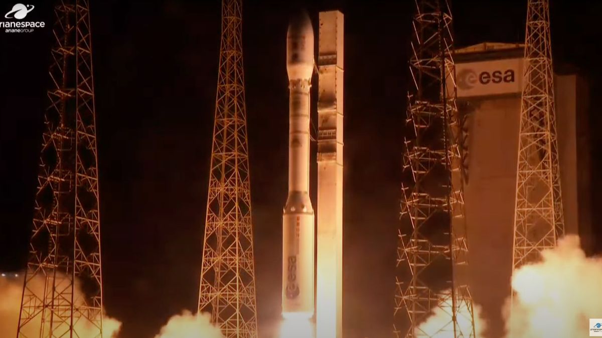 ArianespaceのVegaロケットが12個の衛星を軌道に打ち上げます。