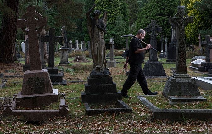 Grave Digger Alan Munnery at the Brookwood Cemetery, Surrey. Picture © Richard Cannon/Country Life Picture Library.