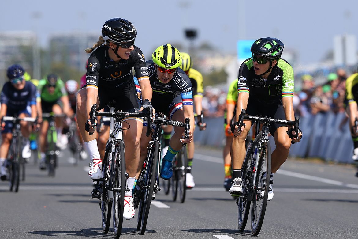 Me or you? Annette Edmondson (Wiggle High5) and Giorgia Bronzini (Cylance) check after the line