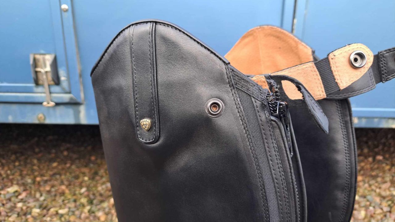 Ariat Heritage Contour Field boots fastening open