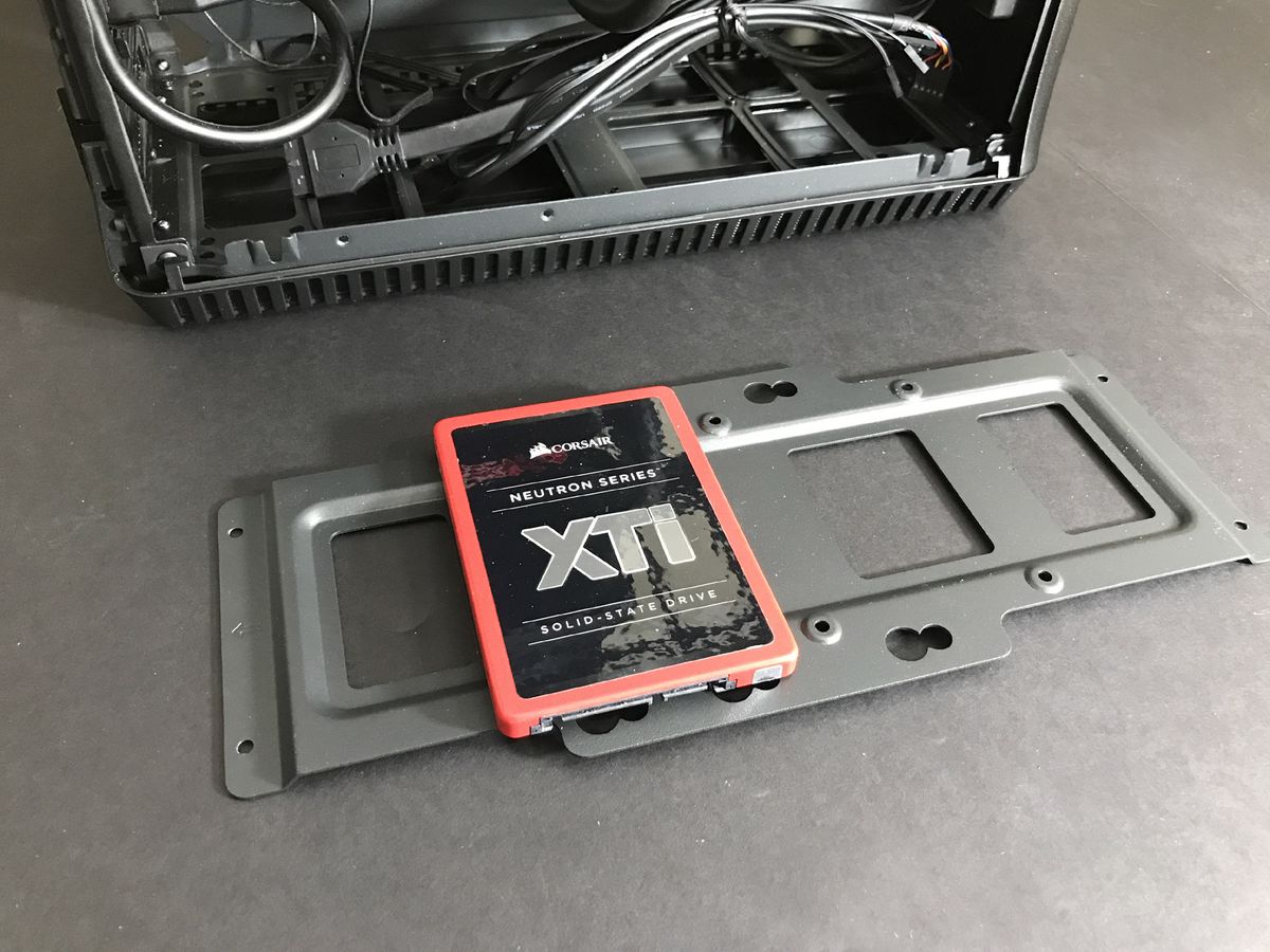Fractal Design Era supports two 3.5-inch / four 2.5-inch drives.