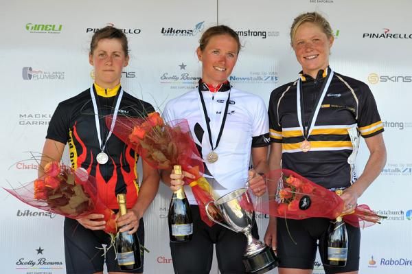 Women&rsquo;s podium: Courtney Lowe 2nd, Nicky Samuals 1st and Kate McIlroy 3rd