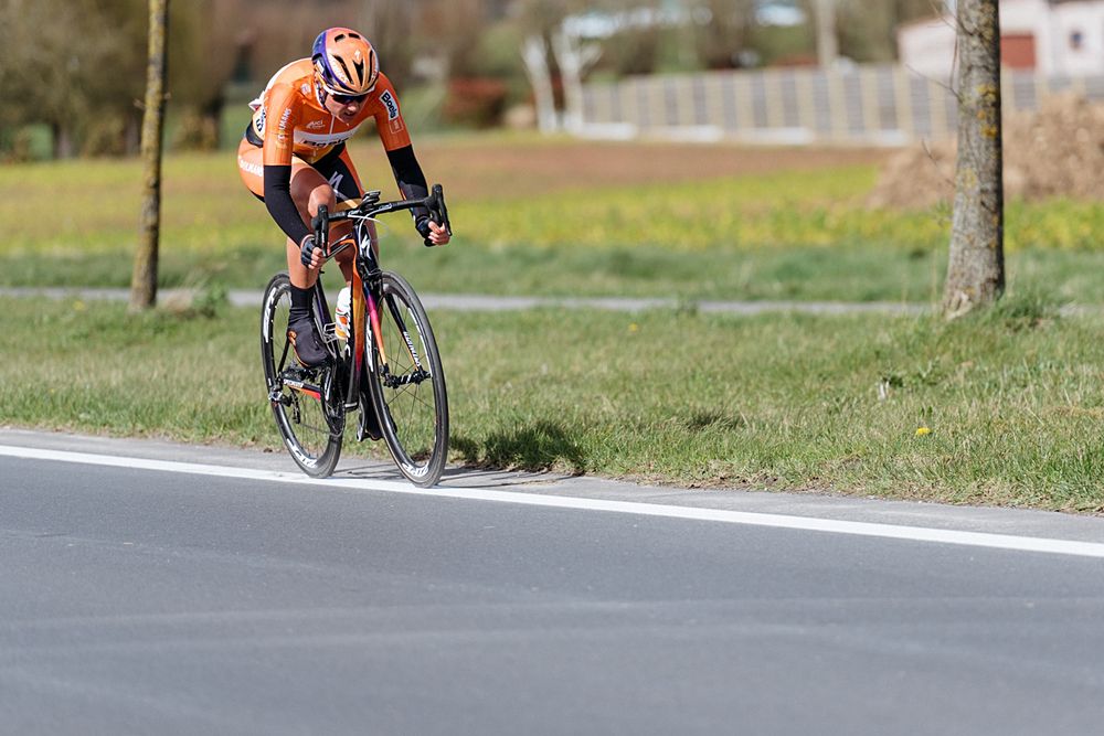 Chantal Blaak's lead is growing. Gaining over a minute on the best of the rest - Women's Gent Wevelgem 2016