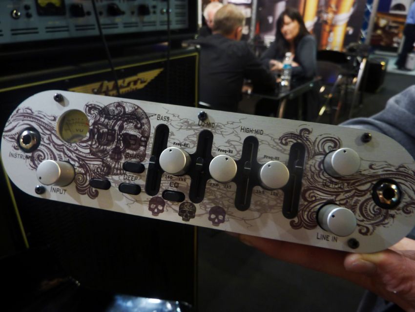 The front panel is fully customisable. Skulls anyone?