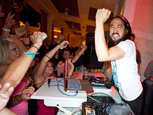 Misfits (featuring Steve Aoki)