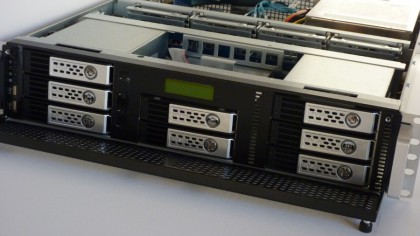 Thecus N8810U-G bays