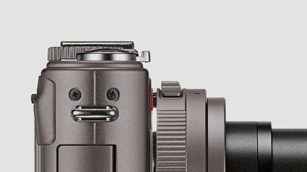 Leica D-Lux 5 Titanium side