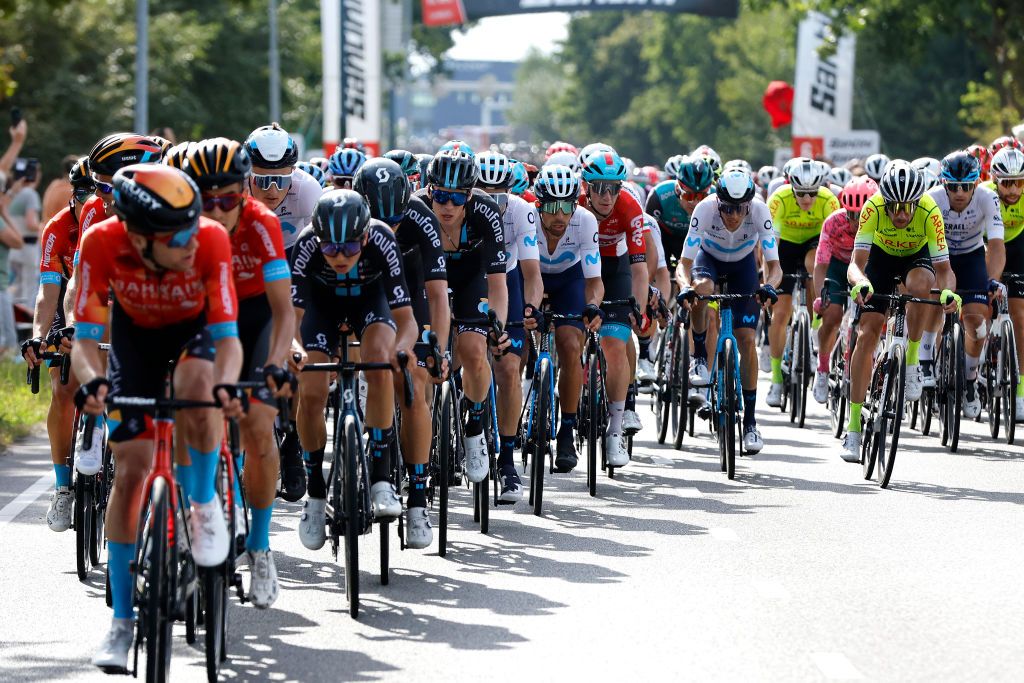 BREDA NETHERLANDS AUGUST 21 LR Thymen Arensman of Netherlands and Team DSM Nelson Oliveira of Portugal and Movistar Team and the peloton during the 77th Tour of Spain 2022 Stage 3 a 1932km stage from Breda to Breda LaVuelta22 WorldTour on August 21 2022 in Breda Netherlands Photo by Bas CzerwinskiGetty Images