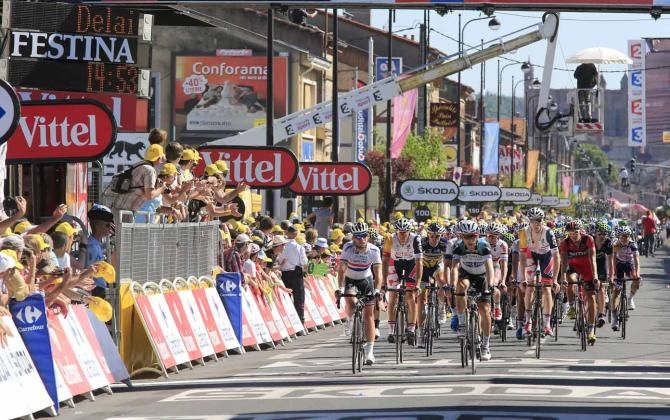 Mark Cavendish (Omega Pharma-QuickStep) rolls in well down in Albi.