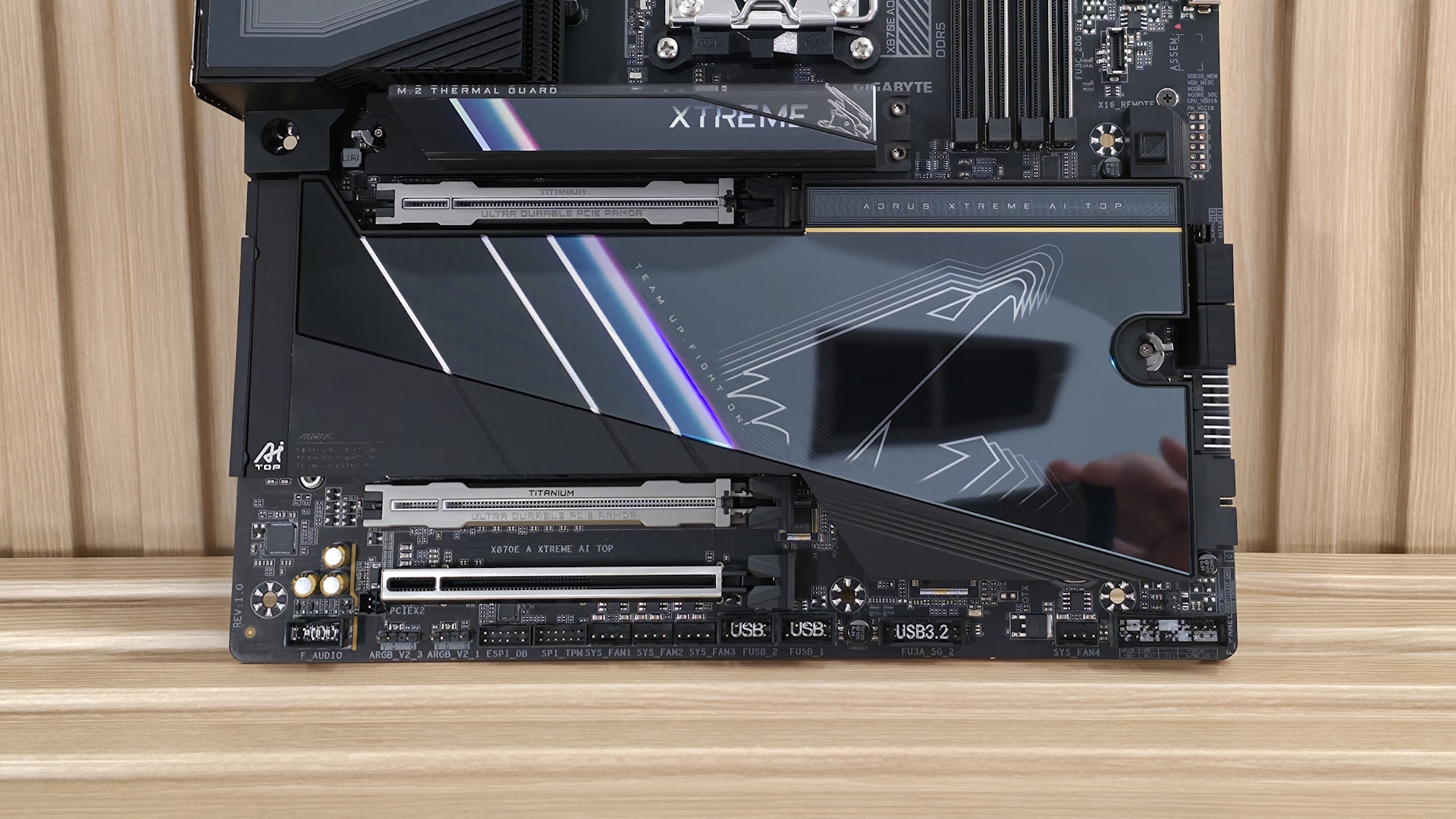 Gigabyte X870E Aorus Xtreme AI Top - bottom half