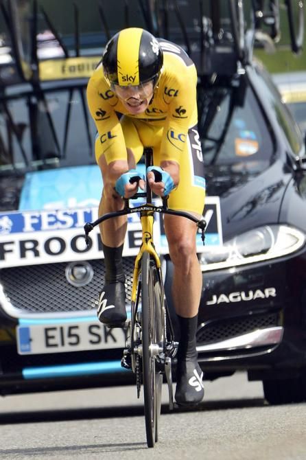 Chris Froome (Sky) swapped to his time trial bike for fast run-in to the finish line