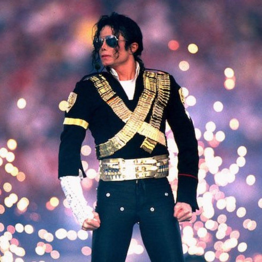 the-all-time-best-super-bowl-show-moments-13-1556678095-NwRc-column-width-inline