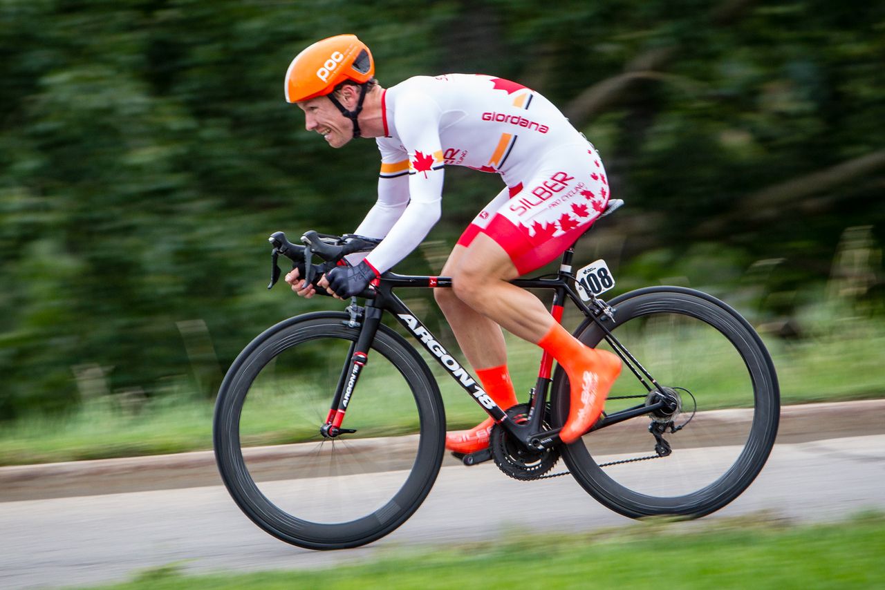 Ryan Roth (Silber) shows off his Canadian National Champion jersey today in the time trial