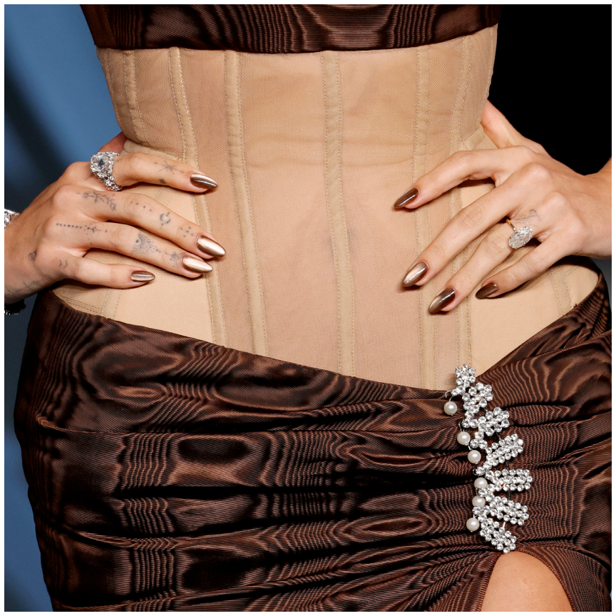 Hailey Biebers cat eye nails