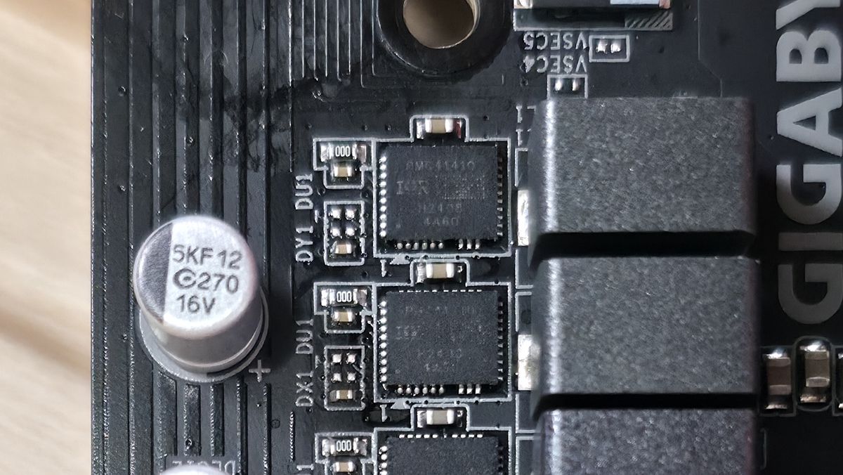 Gigabyte X870 Aorus Stealth - ICs