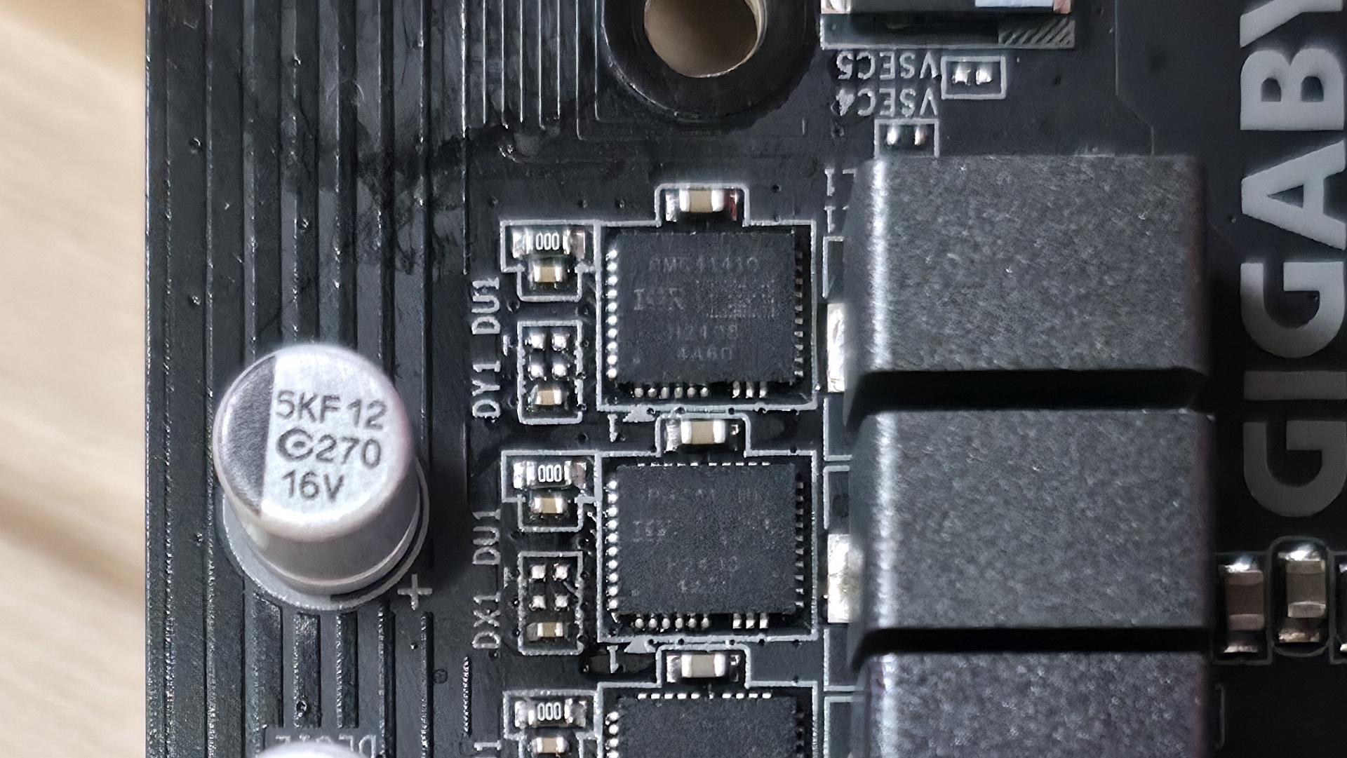 Gigabyte X870 Aorus Stealth - ICs