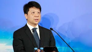 "Yhdysvaltojen toiminta ulkomaalaisia teknologiayrityksiä vastaan on ravisuttanut luottoa amerikkalaiseen teknologiaan ja aiheuttanut konflikteja globaalien yritysten välille. Tämä koituu lopulta Yhdysvaltojen etuja vastaan", totesi Huawein kiertovuorossa oleva toimitusjohtaja Guo Ping.