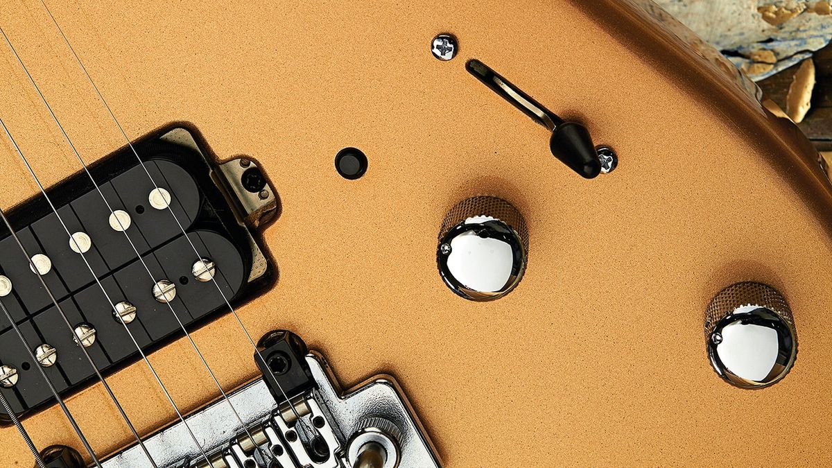 Control of the dual humbuckers is via a five-way lever switch that offers full humbucking and split coil sounds
