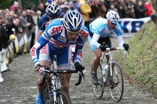 Roy Curvers (Skil-Shimano) and Roger Kluge (Milram) contend with a climb while in the break
