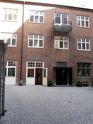 Exterior of Tres Bien beauty shop, Sweden