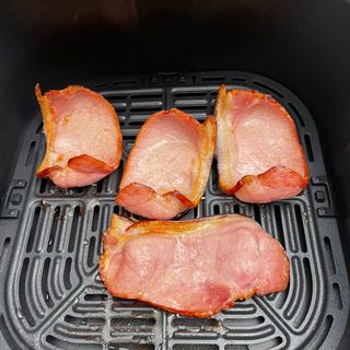 Instant Vortex Plus 6-in-1 Air Fryer with finished crispy bacon